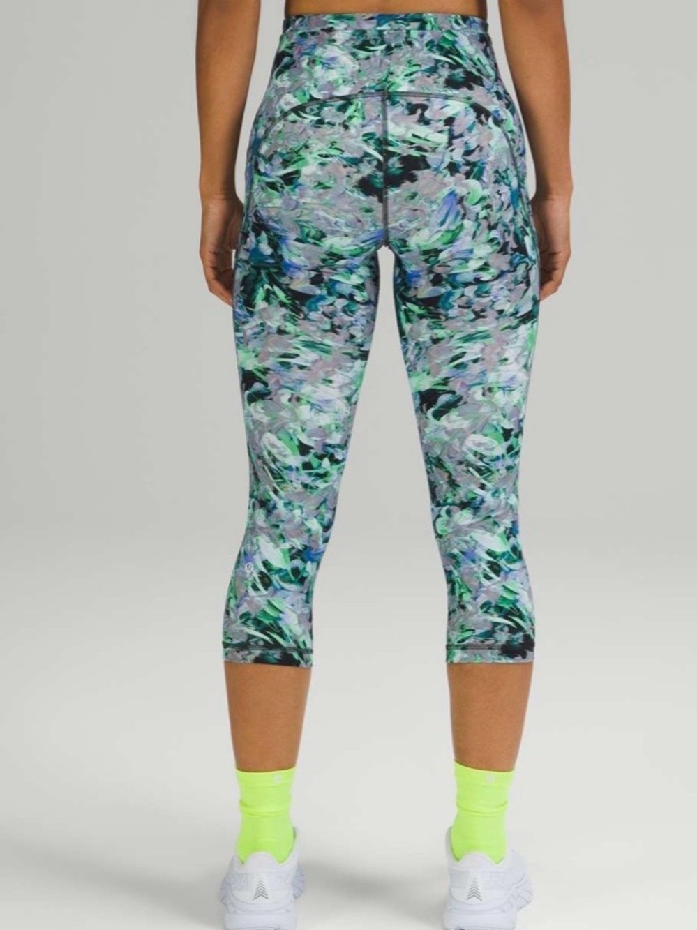 Lululemon Swift Speed High-Rise Crop 21"
Rapid Flourish Multi size 10 EUC